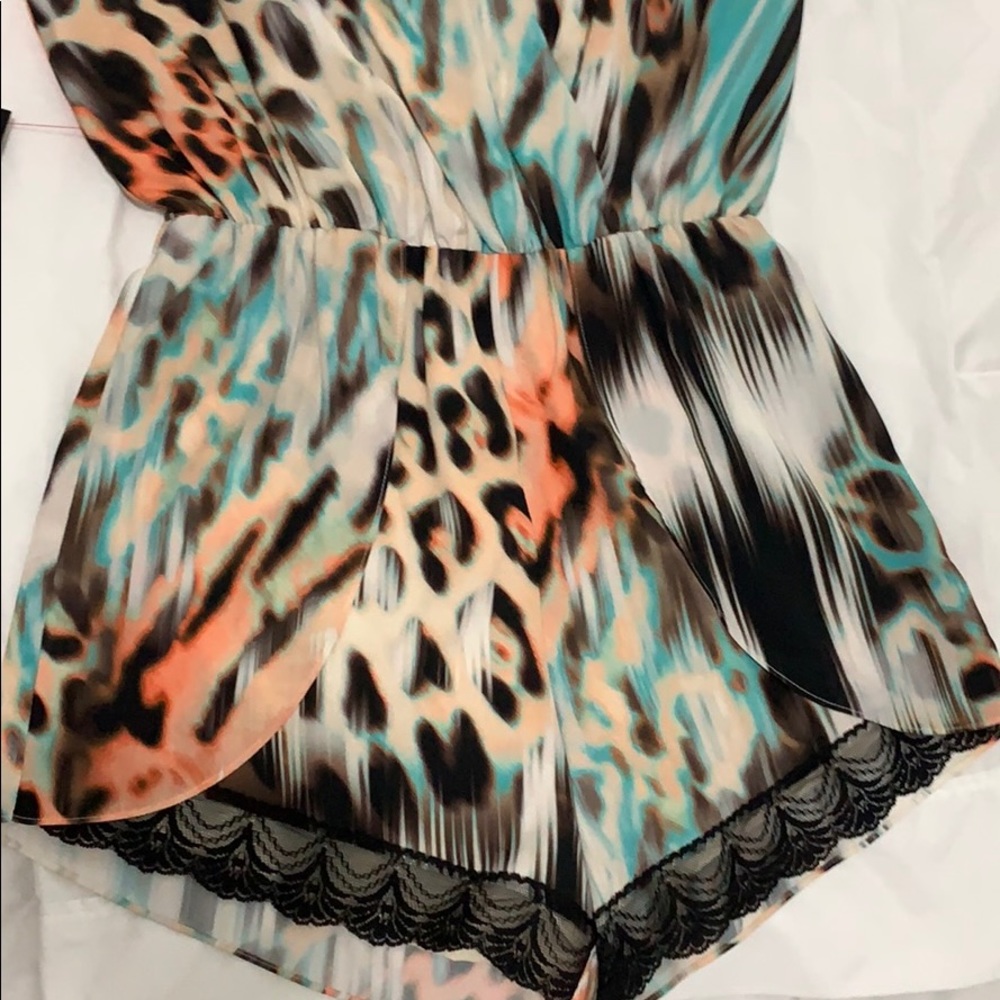 BEBE ROMPER - SIZE XXS - Picture 3 of 8